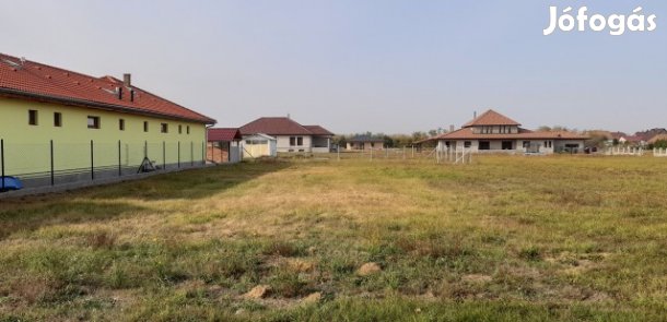 <![CDATA[Eladó Telek Kakucs  - Székesi úti lakóparkban]]>